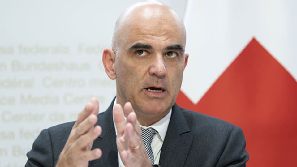 Bundesrat Alain Berset spricht an einer Medienkonferenz zur Covid-19 Situation am 22. Oktober 2020 in Bern.