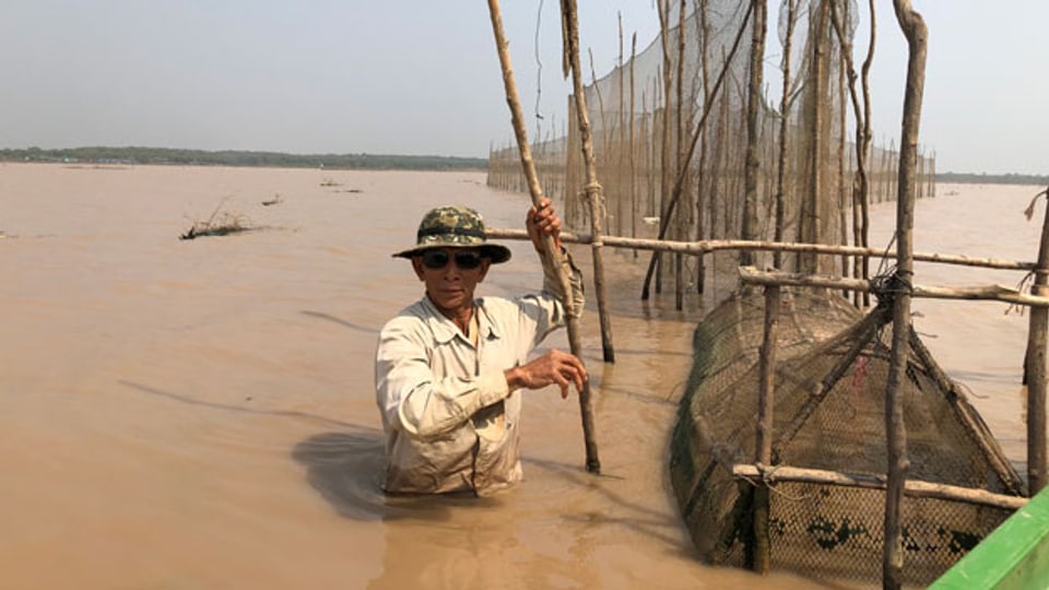 Der 61jährige Rous Sary ist Fischer am Tonle Sap See in Kambodscha. Früher war das ein einträgliches Geschäft, heute lohnt es sich fast nicht mehr. (Bild: