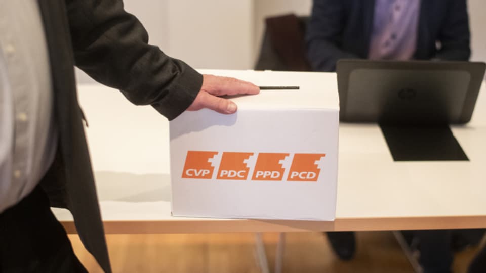 Wahlurne an der Delegiertenversammlung der CVP in Unterägeri.