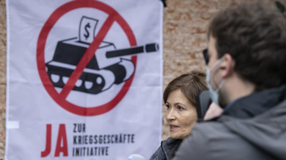 Die grüne Nationalrätin Regula Rytz vom Ja-Komitee zur Kriegsgeschäfte-Initiative spricht am Sonntag, 29. November 2020, in Bern.