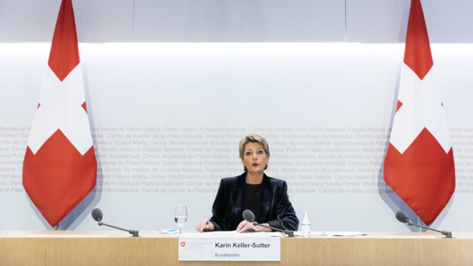 Bundesrätin Karin Keller-Sutter spricht während einer Medienkonferenz des Bundesrates zu den eidgenössischen Abstimmungen, am Sonntag, 29. November 2020.