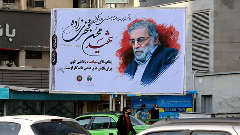 Plakatwand in Teheran zu Ehren des ermordeten Atomwissenschaftlers Mohsen Fakhrizadeh.