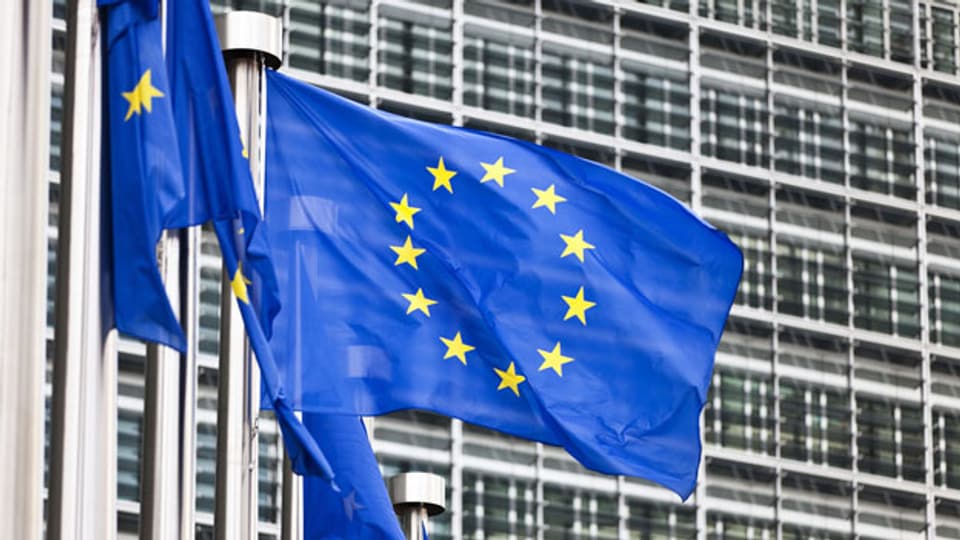 EU-Fahnen vor dem Gebäude der Europäischen Kommission in Brüssel.
