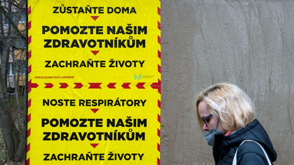 Plakatkampagne mit dem Slogan «Helfen Sie unserem Gesundheitspersonal» in Tschechien.