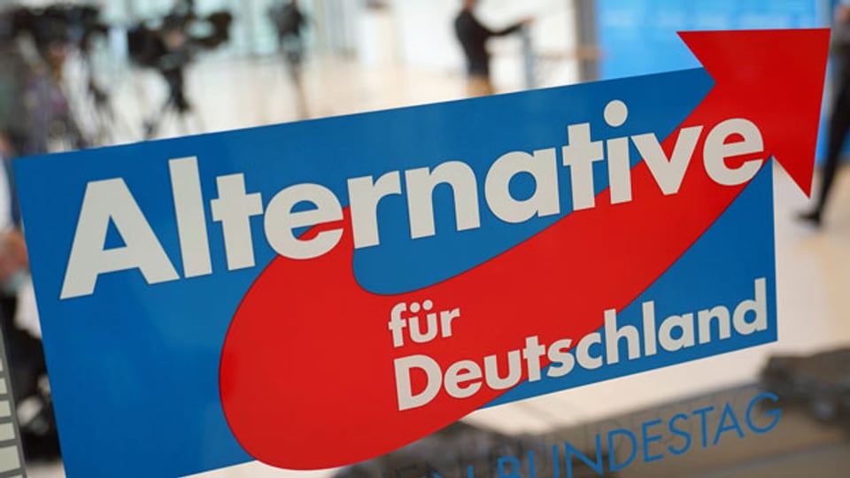 Das AfD-Logo am Eingang zum Fraktionssaal der AfD im Deutschen Bundestag.