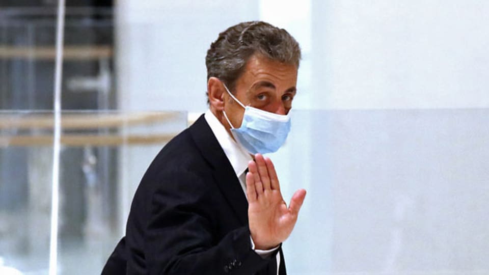 Der ehemalige französische Präsident Nicolas Sarkozy, verlässt am 23. November 2020 in Paris den Gerichtssaal.