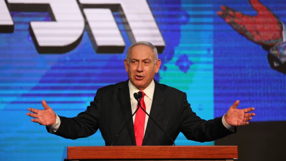 Die Partei von Premier Netanjahu wird wohl stärkste Kraft im Parlament. Ob er weiterregieren kann, ist aber noch offen.
