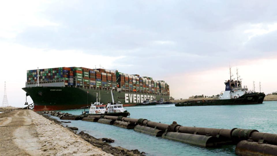 Das riesige Containerschiff «Ever Given» wurde erfolgreich wieder flott gemacht, nachdem es fast eine Woche lang im Suezkanal gestrandet war.