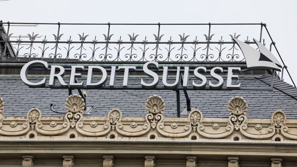 Logo der Schweizer Bank Credit Suisse beim Paradeplatz in Zürich.