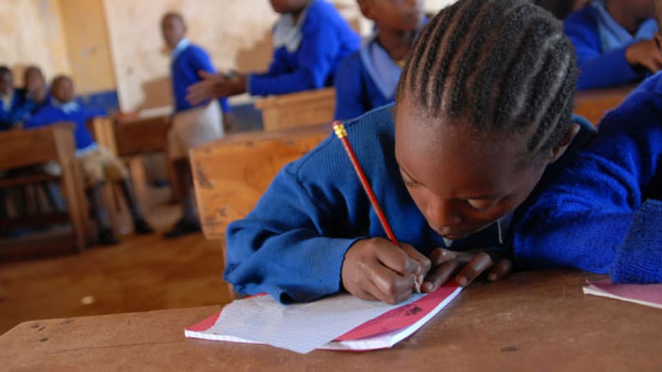 Symbolbild. Kind in einer Schule in Afrika.