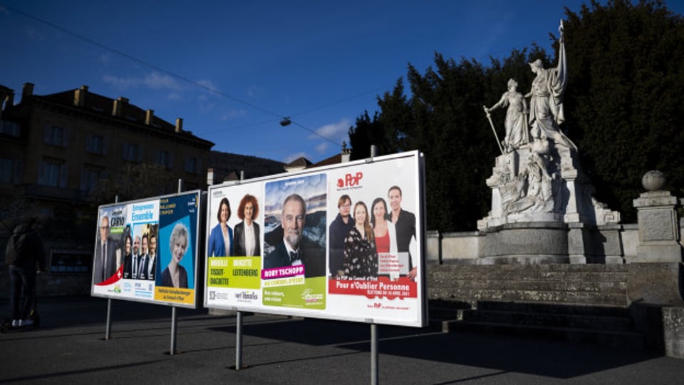 Wahlplakate in Neuenburg.