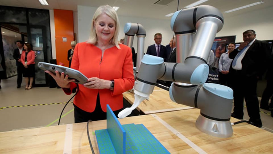 Karen Andrews, Ministerin für Industrie, Wissenschaft und Technologie, eröffnet am 18. Februar 2020 ein Hightech-Kollaborationszentrum im Tonsley Innovation District in Adelaide.