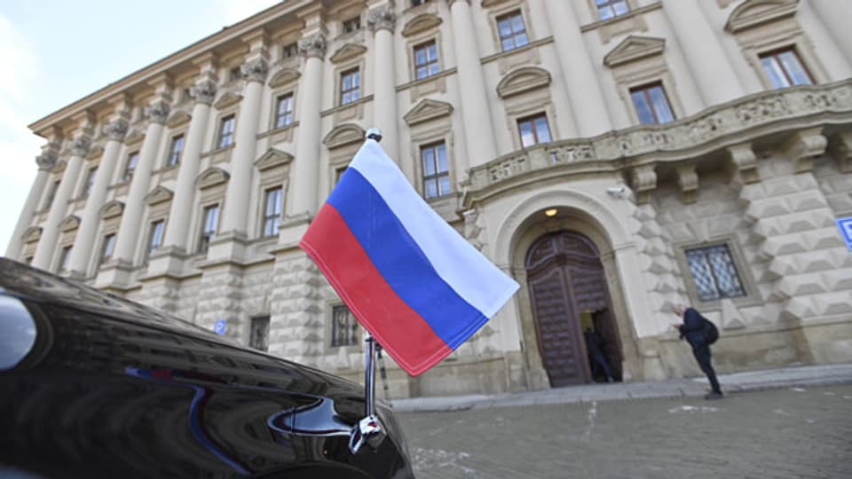 Der russische Botschafter fährt beim tschechischen Aussenministerium in Prag vor.