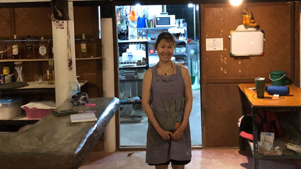 Die Japanerin Chiyoko Yamaguchi führt am Südende der Insel - mitten in einer Gummi-Plantage - ihr kleines Restaurant «Kitchen Table».