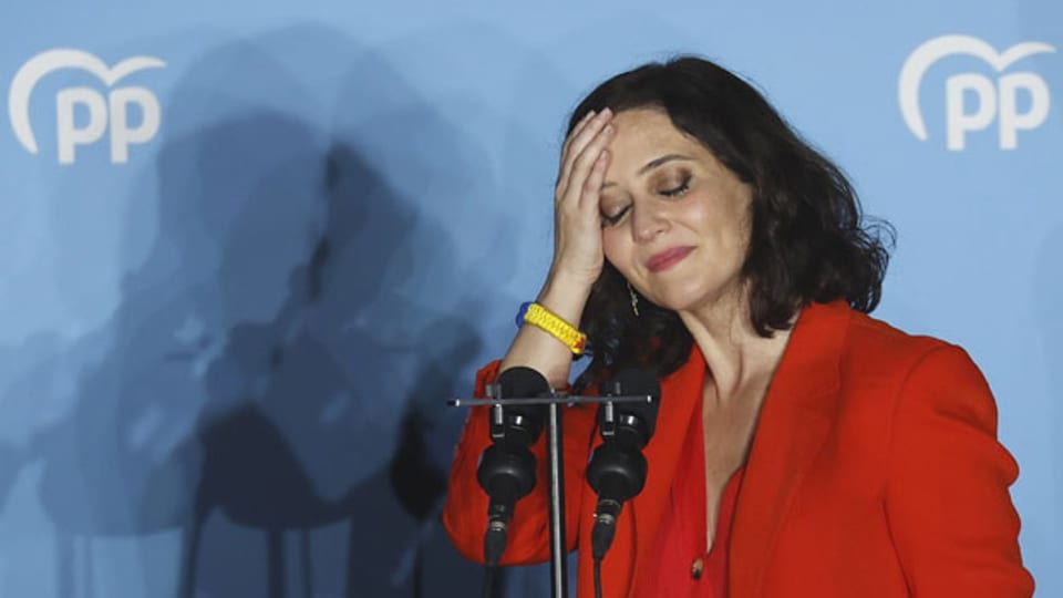 Madrids Regionalpräsidentin Isabel Diaz Ayuso feiert ihr Ergebnis bei den Regionalwahlen in Madrid in der Parteizentrale in Madrid, Zentralspanien, 04. Mai 2021.
