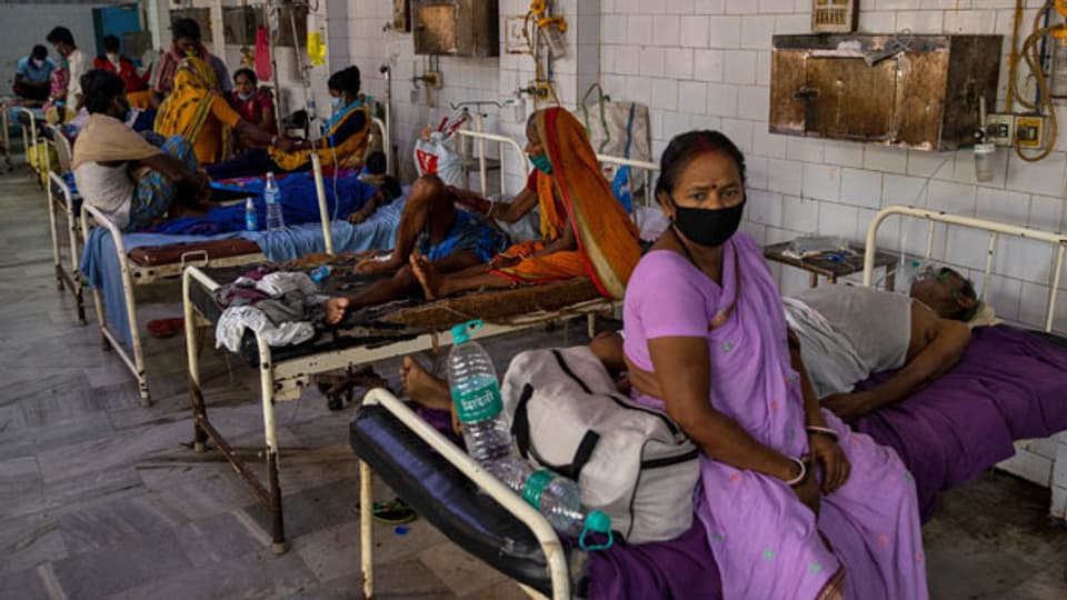 Corona-Patienten in einem Spital in Bhagalpur, Bihar, Indien. Das Gesundheitswesen in Bihar ist viel schlechter als in den grossen Metropolen.