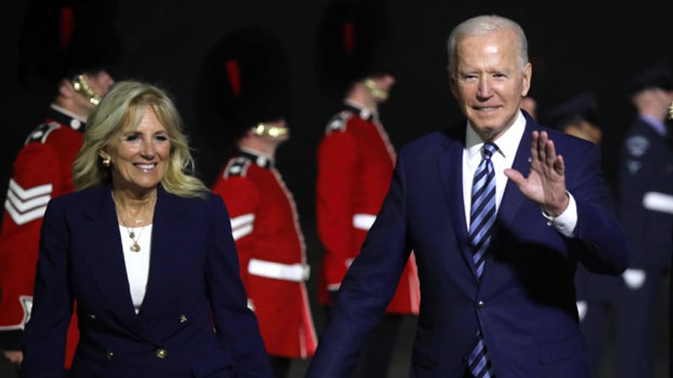 US-Präsident Joe Biden und seine Frau Jill kommen in Cornwall zum G7-Gipfel an.