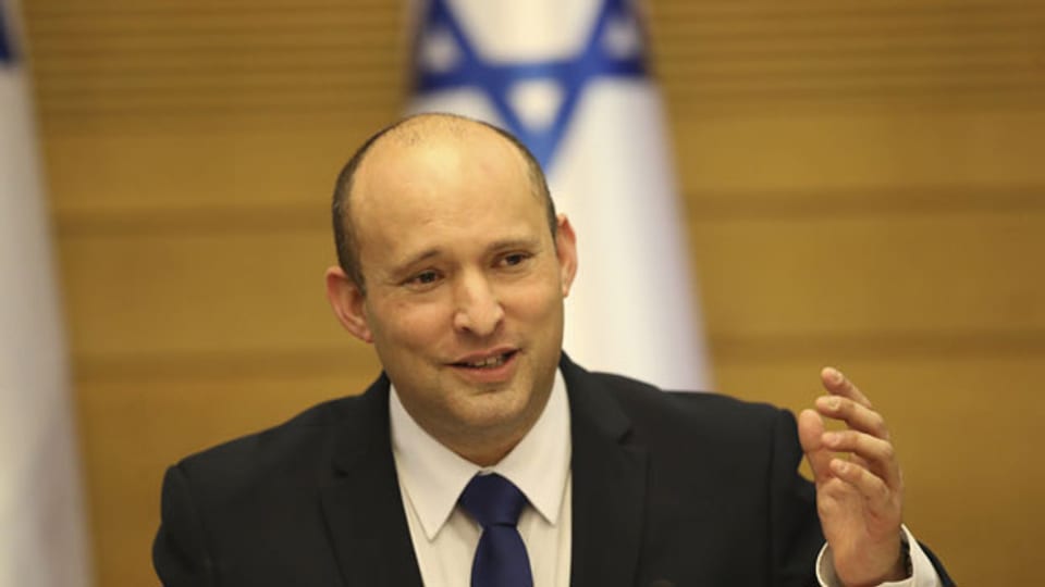 Israels neuer Premierminister Naftali Bennett hält eine erste Kabinettssitzung in Jerusalem, am Sonntag, 13. Juni 2021.