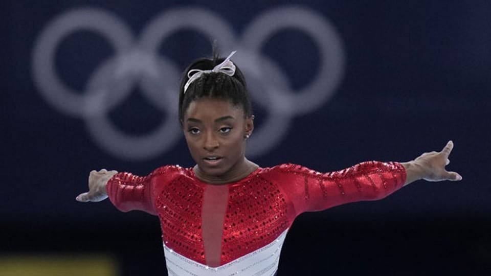 Simone Biles während des Finales der Kunstturnerinnen bei den Olympischen Sommerspielen 2020 am  27. Juli 2021.