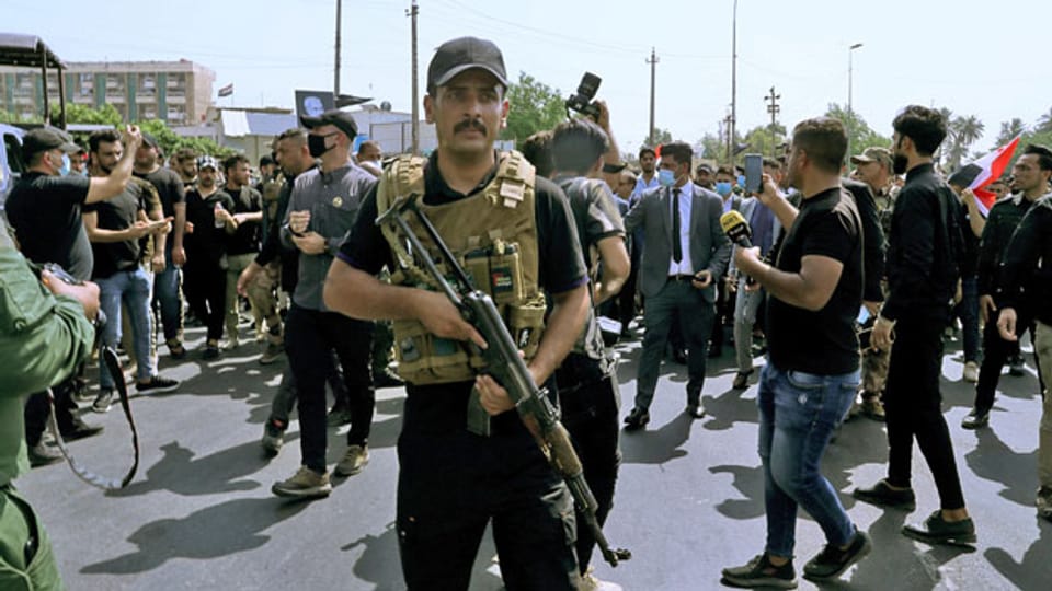 Vom Iran unterstützte Milizionäre im Zentrum von Bagdad, Irak.