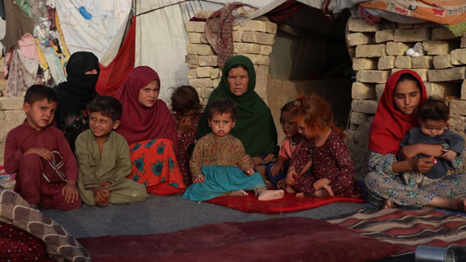 Vertriebene in einem Behelfslager in Mazar-i-Sharif, der Hauptstadt der Provinz Balkh, Afghanistan.