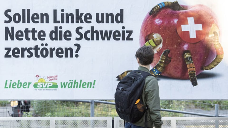 Kampagnenplakat der SVP mit der Aufschrift «Sollen Linke und Nette die Schweiz zerstören?», am 26. August 2019 in Zürich.
