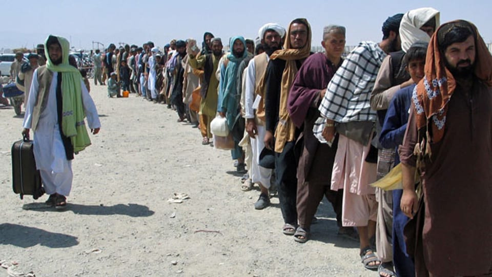 Menschen an der pakistanisch-afghanischen Grenze in Chaman.
