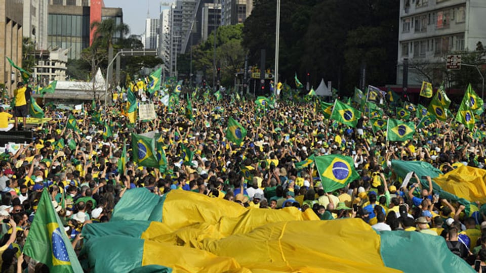 Anhänger und Anhängerinnen des brasilianischen Präsidenten Jair Bolsonaro am Tag der Unabhängigkeit in Sao Paulo, Brasilien.
