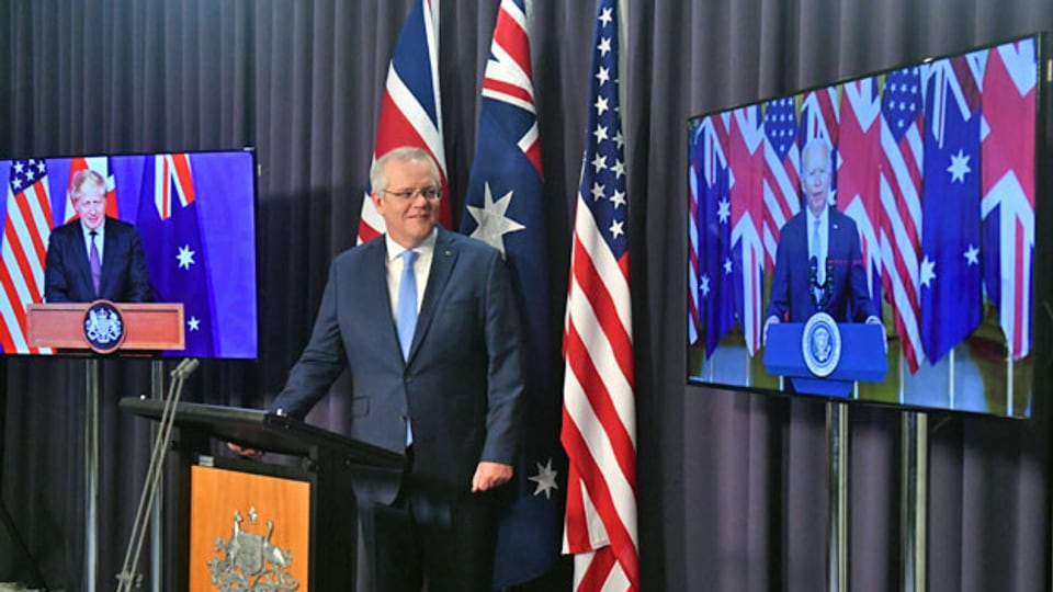 Grossbritanniens Premierminister Boris Johnson, Australiens Premierminister Scott Morrison und US-Präsident Joe Biden bei einer gemeinsamen online-Pressekonferenz.