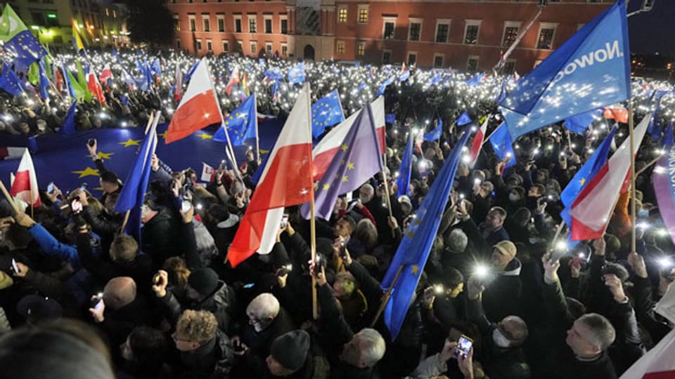 Demonstration zur Unterstützung der EU-Mitgliedschaft Polens in Warschau, Polen. 10. Oktober 2021.