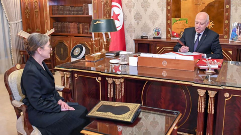 Der tunesische Präsident Kais Saied und die tunesische Premierministerin Najla Bouden im Präsidentenpalast von Karthago in Karthago bei Tunis.