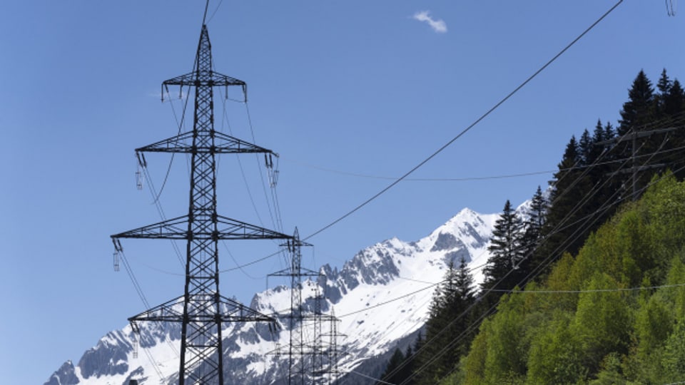 Stromleitung in den Alpen.