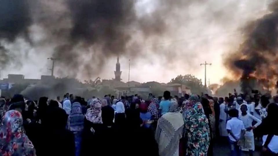 Rauchwolken über Khartoum, Sudan..