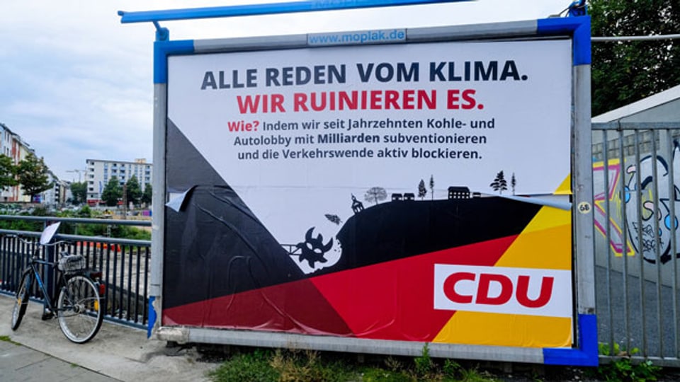 Gefälschtes CDU-Wahlplakat in Düsseldorf. August 2021.
