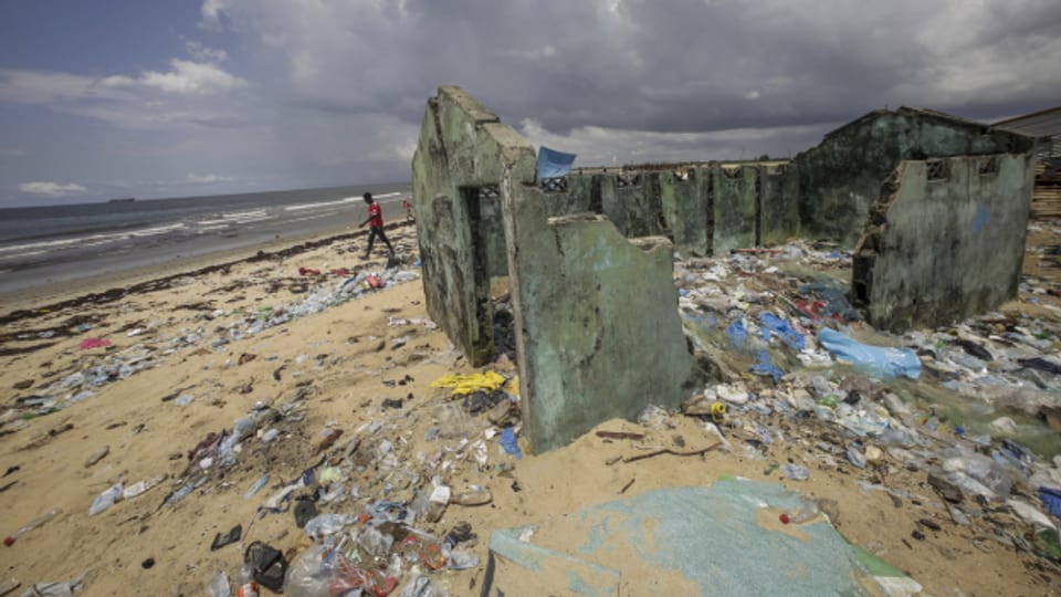 Vom Klimawandel bedroht: Spuren der Erosion am Strand der liberischen Hauptstadt Monrovia.