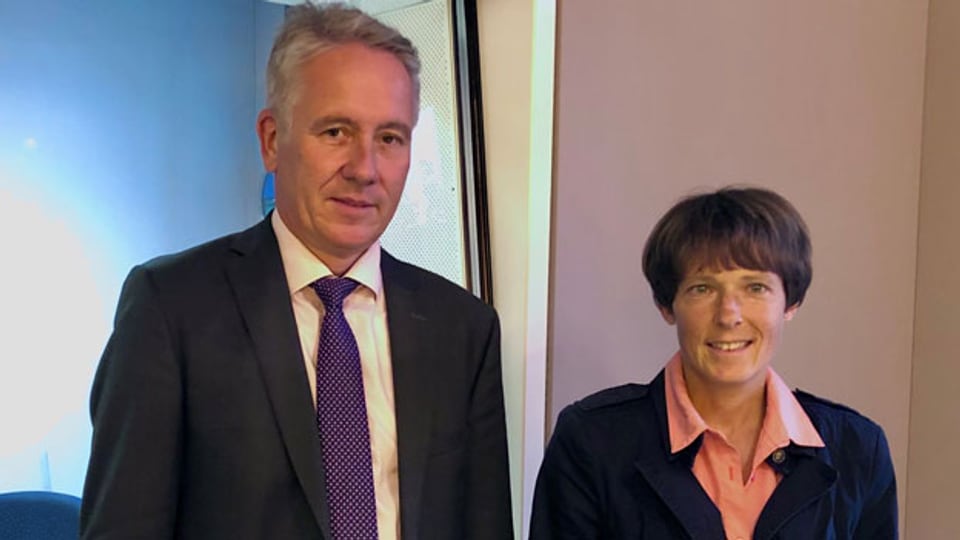 Nicole Mathys, Leiterin der Sektion Grundlagen im Bundesamt für Raumentwicklung ARE (rechts) und Ulrich Seewer, ARE-Vizedirektor.