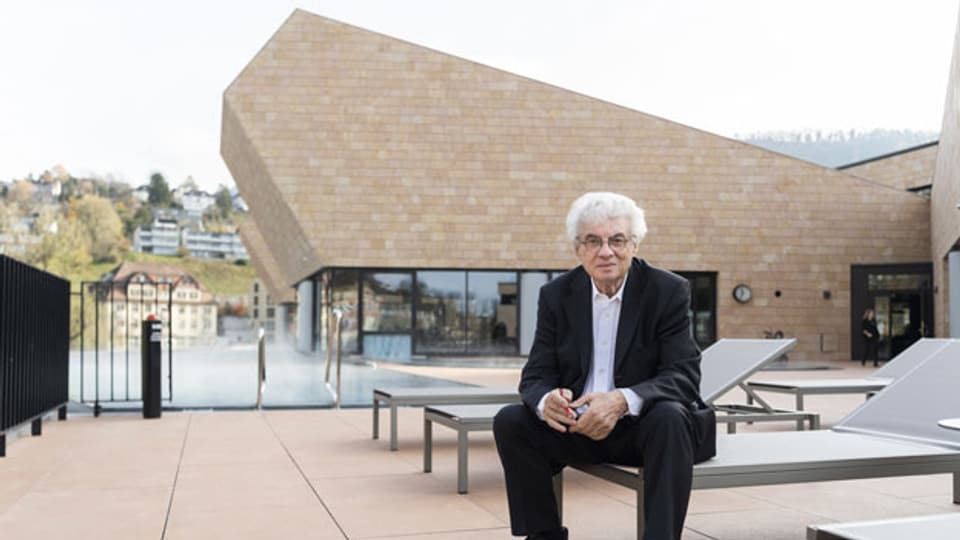 Architekt Mario Botta posiert anlässlich der Eröffnung der Wellness-Therme Fortyseven in Baden, aufgenommen am 18. November 2021.