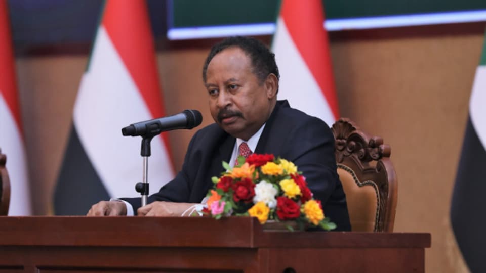 Sudans Premierminister Hamdock an einer Medienkonferenz