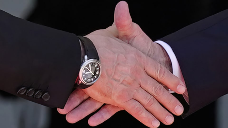 Handschlag zwischen dem russischen Präsidenten Putin und dem amerikanischen Präsidenten Biden.
