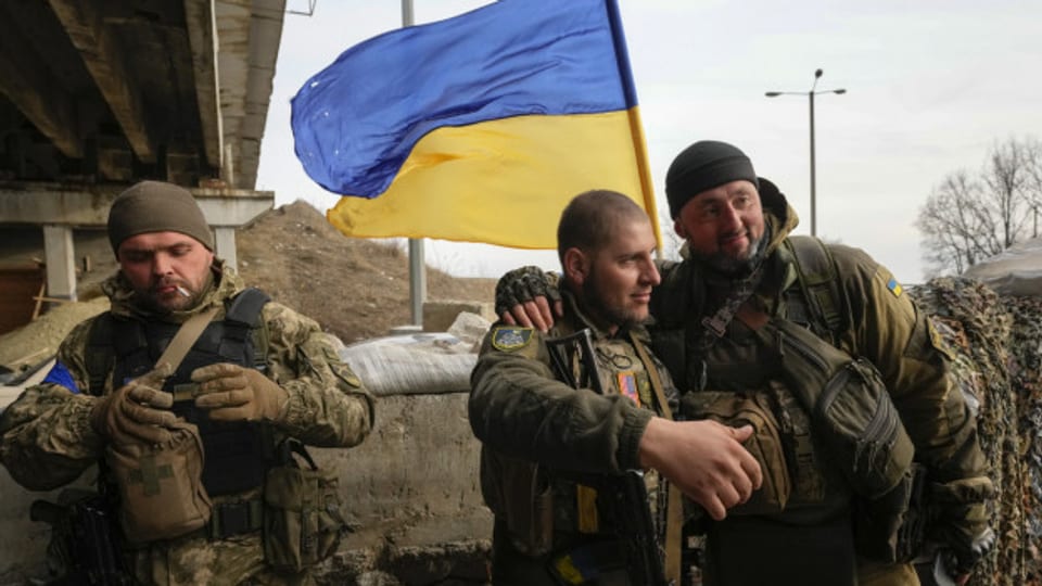 Um den Krieg finanzieren zu können, gibt die Ukraine Kriegsanleihen heraus.