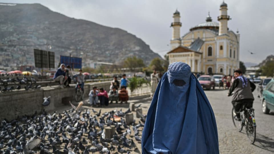 Eine Frau mit Burka in der afghanischen Hauptstadt Kabul.