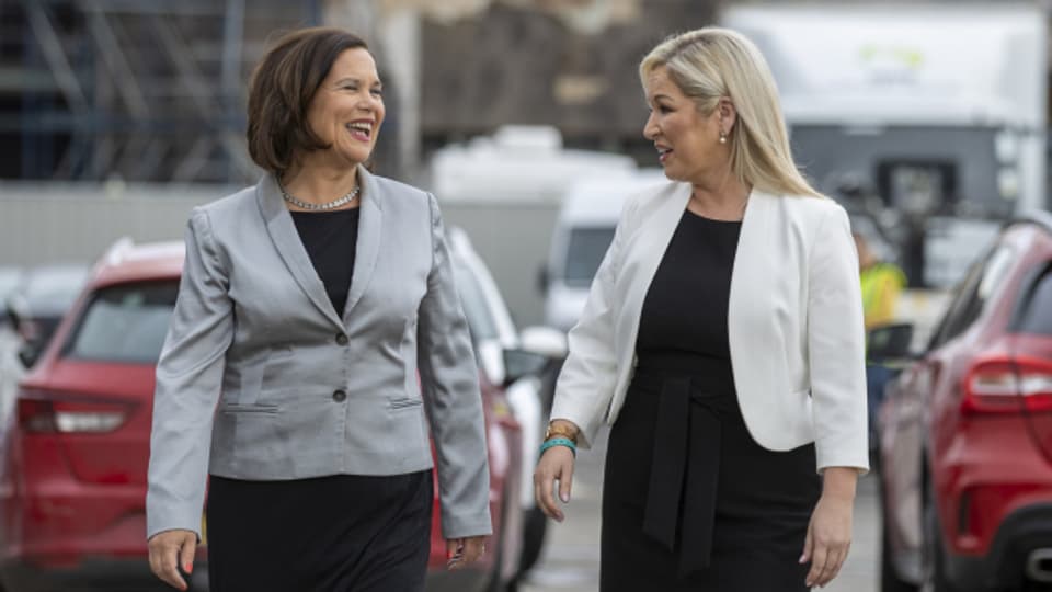 Die Spitze der Sinn-Féin-Partei ist weiblich: Präsidentin Mary Lou McDonald und Vizepräsidentin Michelle O'Neill.