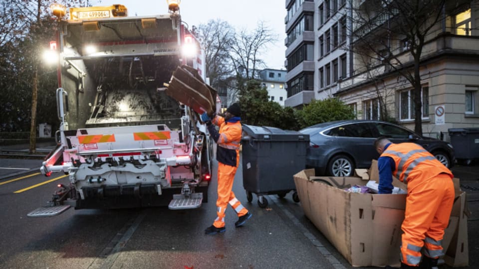 Auch für die Beschaffung von Abfalllastwagen braucht es unter Umständen eine öffentliche Ausschreibung.