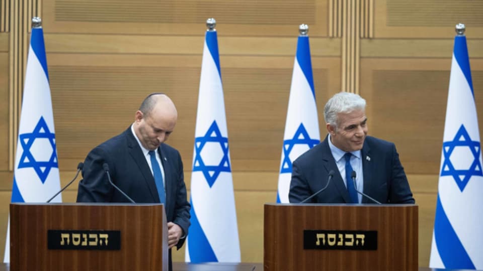 Israels Ministerpräsident Naftali Bennett und sein Co-Premier Yair Lapid kündigen baldige Neuwahlen an.
