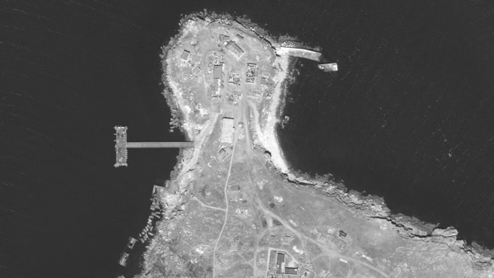 Ein Satellitenbild zeigt die russisch besetzte nördliche Seite der Schlangeninsel im Schwarzen Meer (Aufgenommen am 17. Juni 2022).