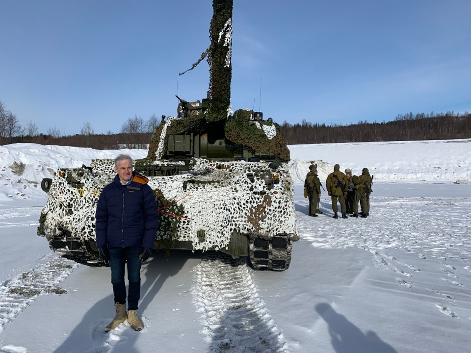 Der norwegische Ministerpräsident Jonas Gahr Støre besucht die Nato-Truppen anlässlich des Arktis-Manövers «Cold Response» im Norden Norwegens diesen Frühling.