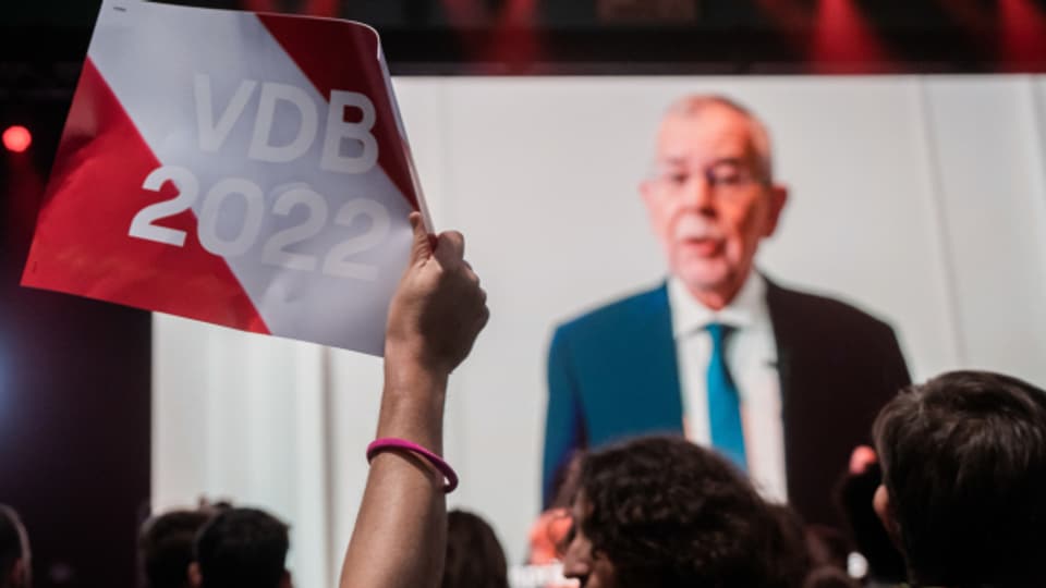 Der 78-jährige Alexander van der Bellen wurde im ersten Wahlgang bestätigt.