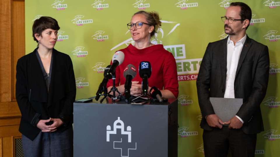 Ständerätin Lisa Mazzone (Genf), Nationalrätin Aline Trede (Bern) sowie Nationalrat und Parteipräsident Balthasar Glättli (Zürich) begründen vor den Medien, wieso die Grünen derzeit auf eine Bundesratskandidatur verzichten.