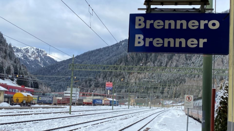 Für viele Migrantinnen und Migranten endet die Odyssee durch Italien auf dem Brenner, an der Grenze zu Österreich.