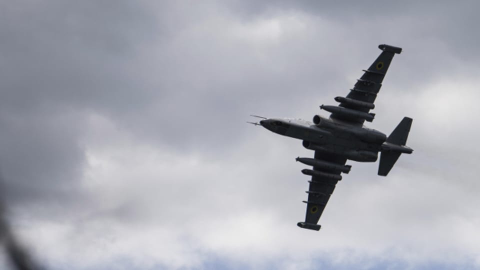 Ein ukrainischer Kampfjet fliegt einen Angriff im Donbass - Aufnahme vom Mai 2022.